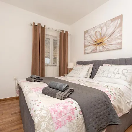 Stunning In With Wifi זאדאר